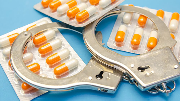 Росздравнадзор раскрыл схему перепродажи дорогих льготных препаратов в аптеке