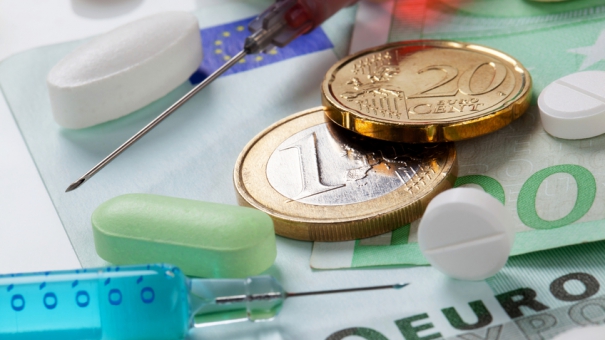 Правительство приняло решение регулировать цены на лекарства для государственных закупок