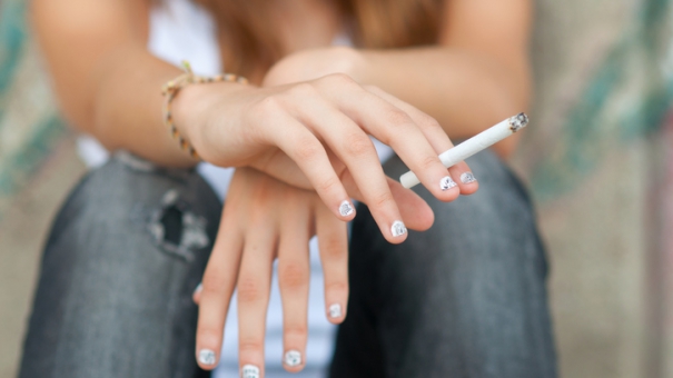 Минздрав хочет запретить продажу сигарет людям, родившимся после 2014 года