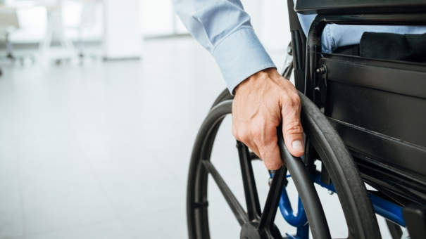 Пациент вылечился после того, как провел 43 года в инвалидном кресле из‑за неправильно поставленного диагноза