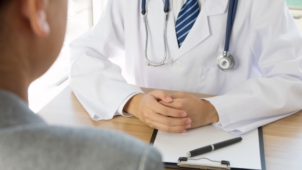 Медиков хотят обязать раскрывать врачебную тайну страховщикам