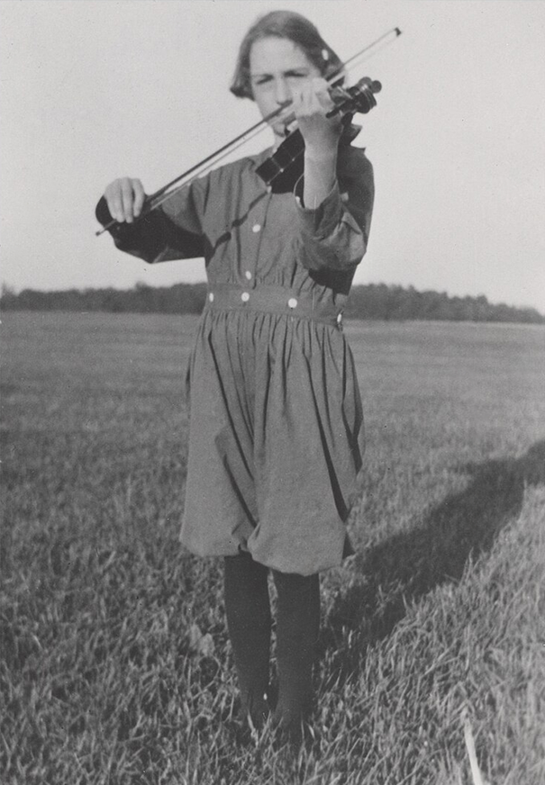 Virginia_Apgar_playing_her_violin_Mount-Holyoke-College.-Archives-and-Special-Collections.-L.png Virginia_Apgar_playing_her_violin_Mount-Holyoke-College.-Archives-and-Special-Collections.-L.png